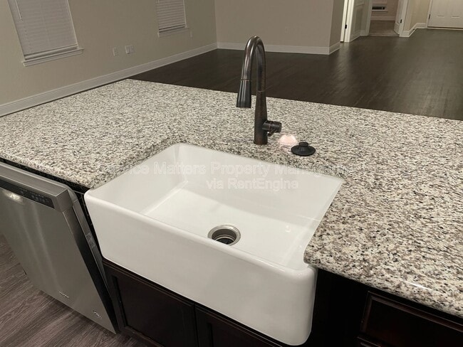 Building Photo - 5157 Peach Dr