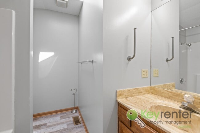 Building Photo - 3 Bedroom | 3 Bathroom - Ready to Entertai...