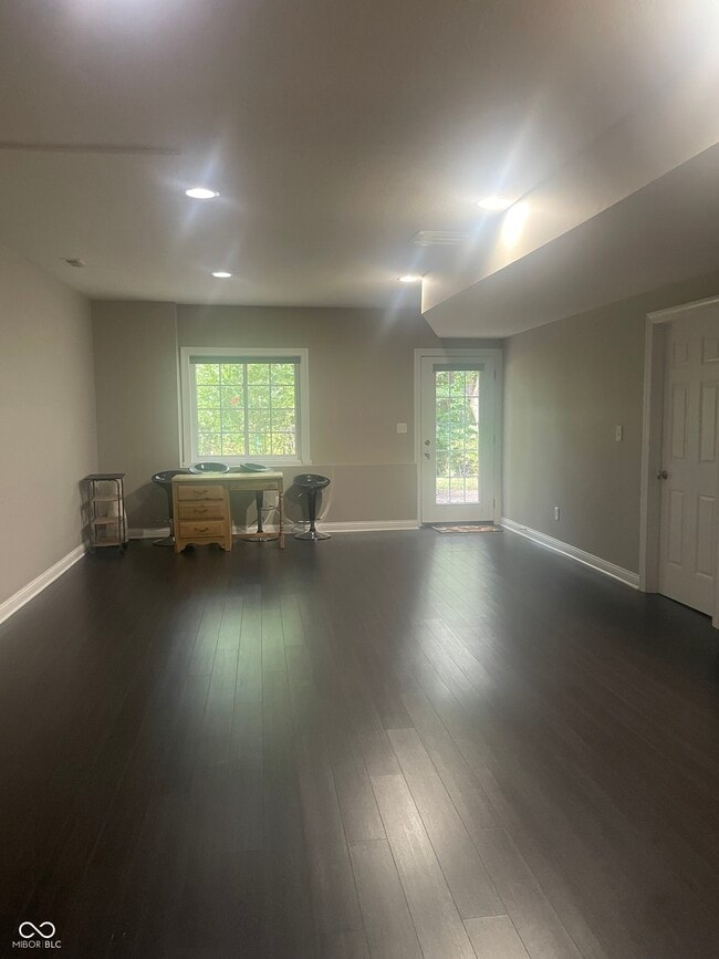 Building Photo - 5670 Honey Locust Dr