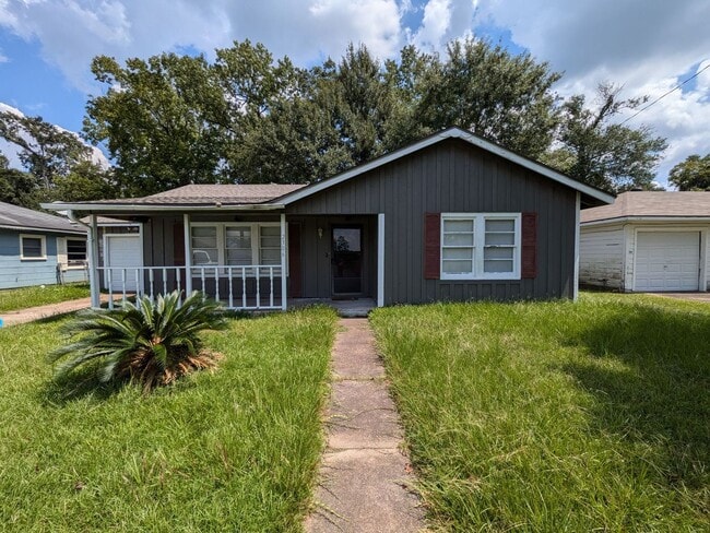 Primary Photo - 2306 Butler Dr