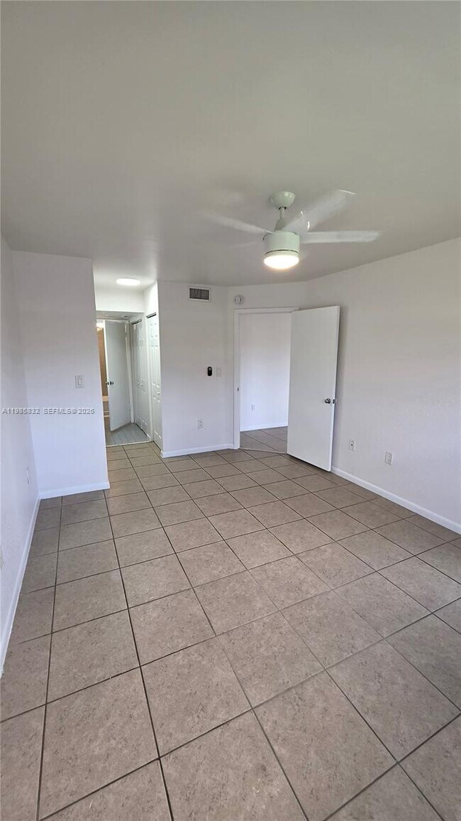 Building Photo - 2881 N Oakland Forest Dr