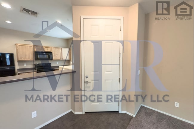 Building Photo - 3Bed/2.5Bath Townhouse at 83rd Ave/I-10! Ready for Immediate Move-In! -- FENCED-IN YARD! 2 CAR GA...