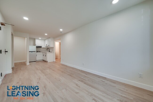 Building Photo - 428 S Venice Blvd