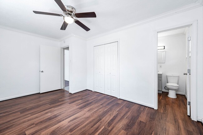 Building Photo - 206 Crestview Dr