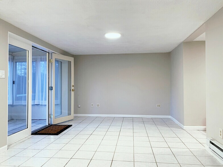 Building Photo - 353 Hillside St