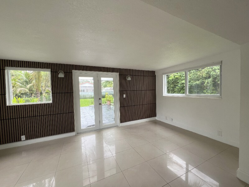 Building Photo - 6415 SW 82nd St