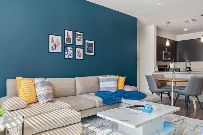 Building Photo - 711 W Broadway Rd