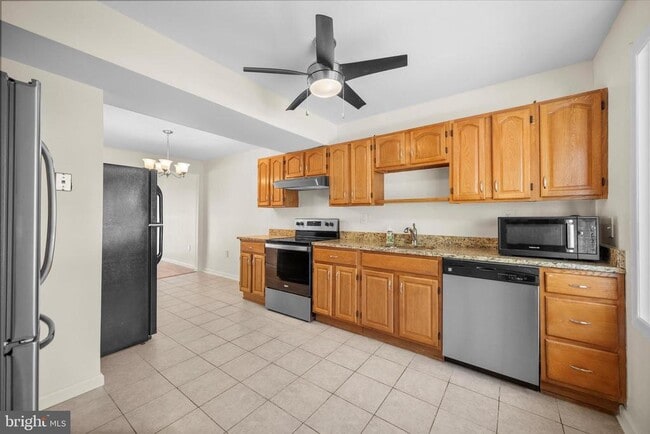 Building Photo - 14797 Tamarack Pl