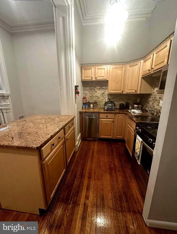 Building Photo - 1211 Spruce St