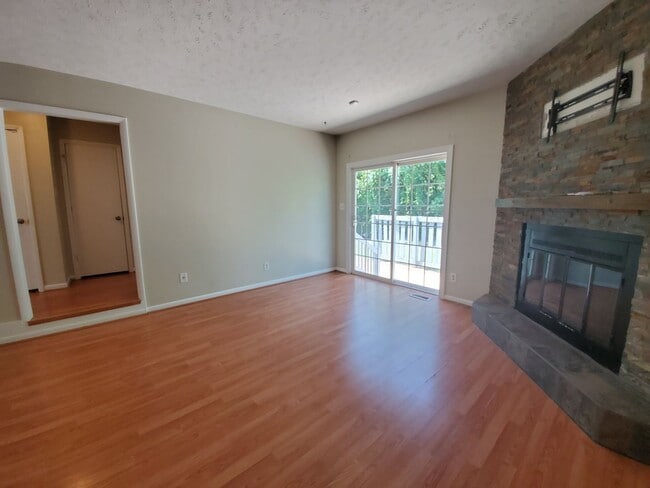 Building Photo - 6400 Hollyhock Ct