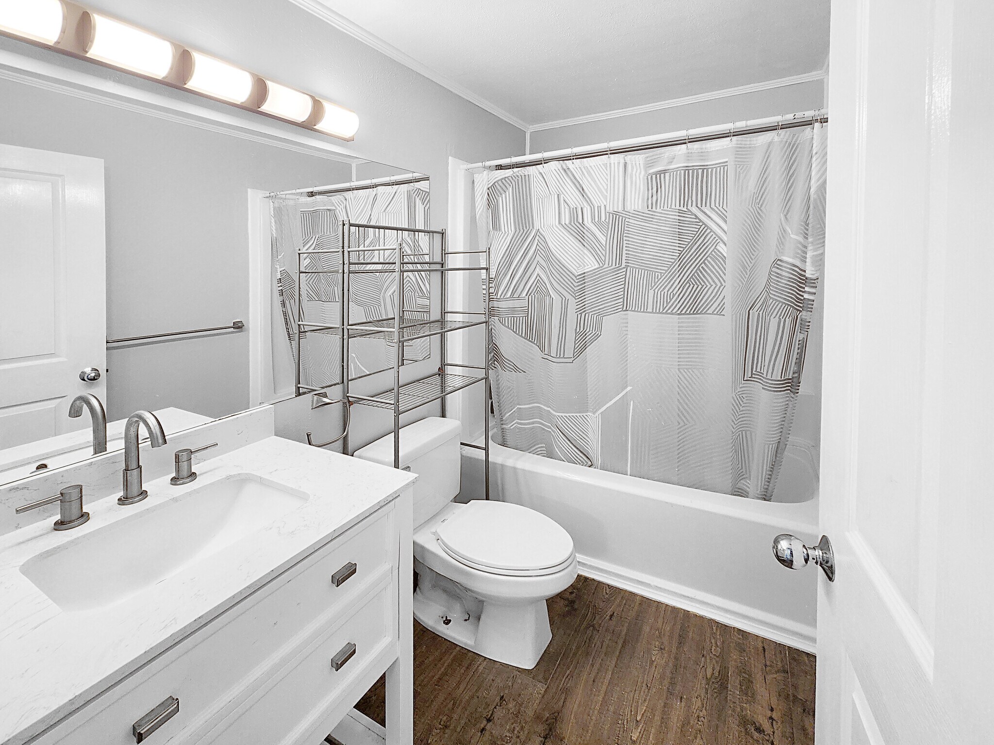 2nd/guest bathroom - 75-6081 Alii Dr