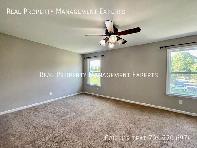 Building Photo - 2309 Marthas Ridge Dr