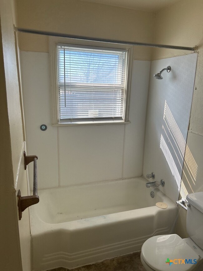 Building Photo - 1206 Culp Ave