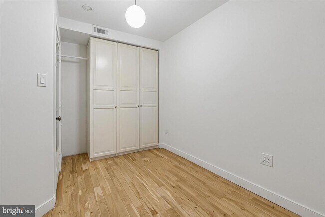 Building Photo - 530 S 15th St