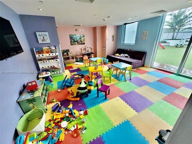 Building Photo - 92 SW 3rd St