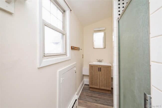 Building Photo - 36 Tyler Ave