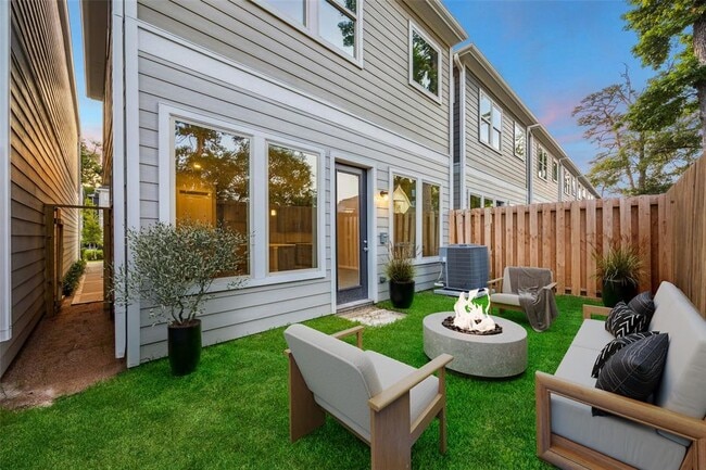 Building Photo - 804 Dawn Meadows Dr