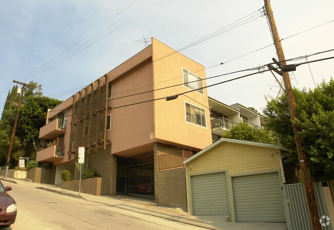 Building Photo - Sky Hill Crest