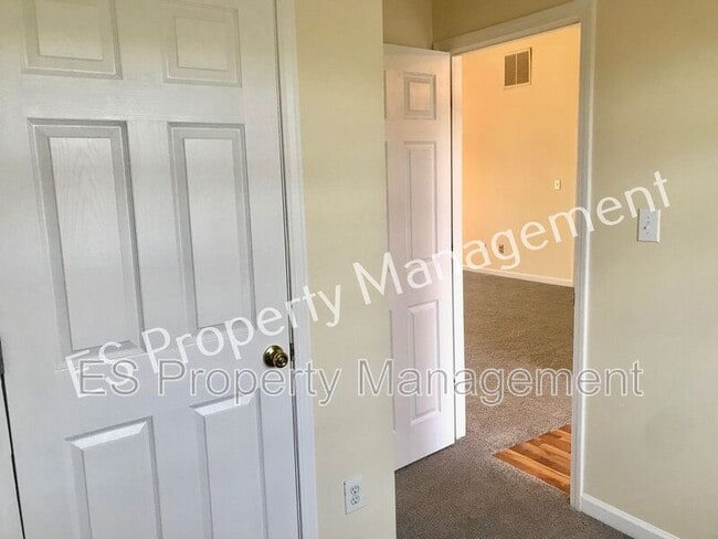 Building Photo - 5130 Hodson Pl