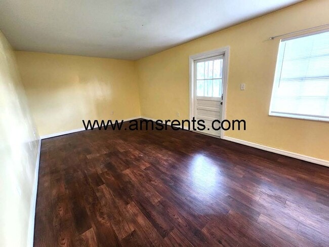 Building Photo - 1406 Holden Ave