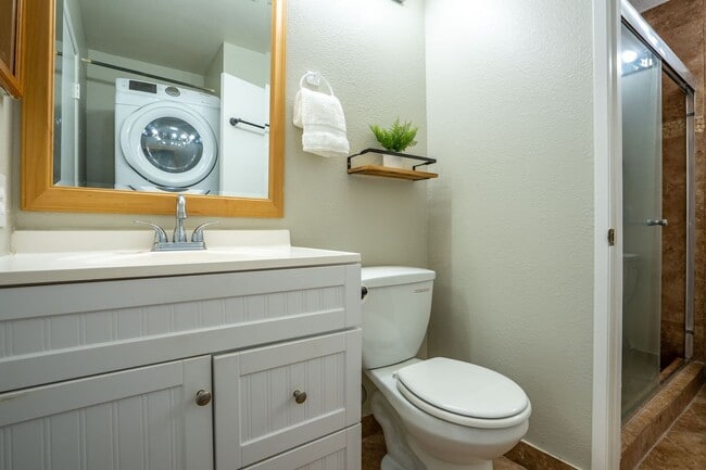 Building Photo - Fully Renovated Unfurnished 2 Bedroom/1.5 Bath at Southpointe