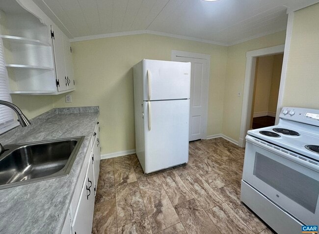 Building Photo - 520 Pine Ave