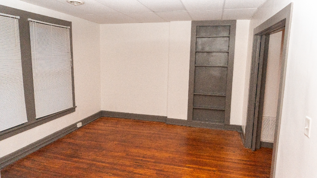 Building Photo - 420 St