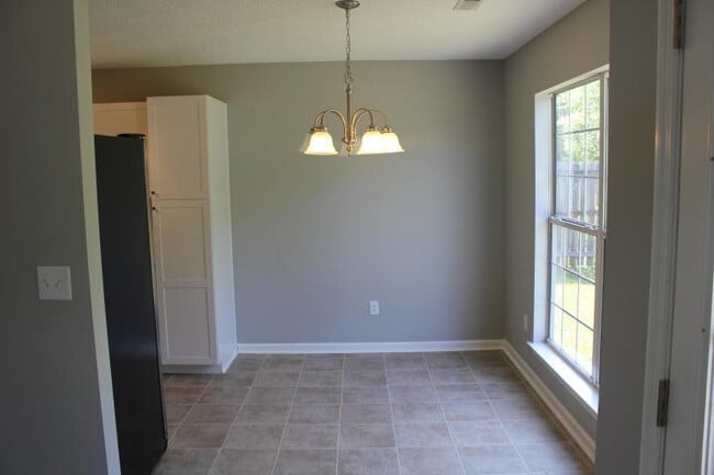 Building Photo - 3BD/2BA Ranch in Dorchester II Schools-Available Now
