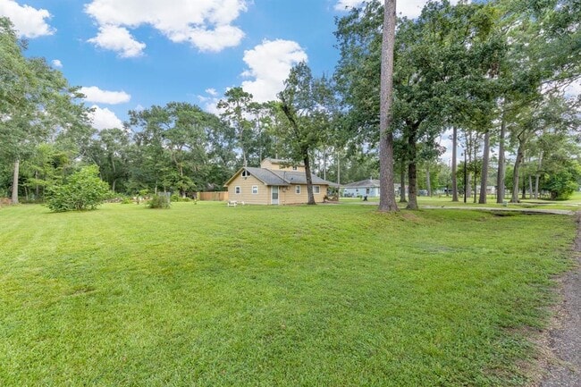 Building Photo - 14519 Oakleaf Dr