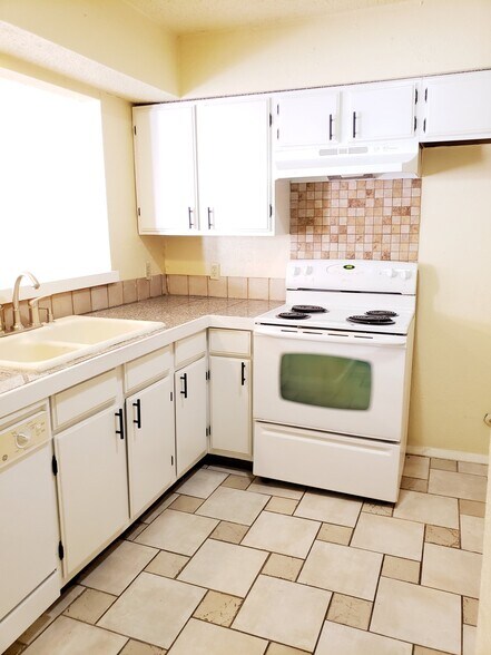 Building Photo - 6723 Eastridge Dr