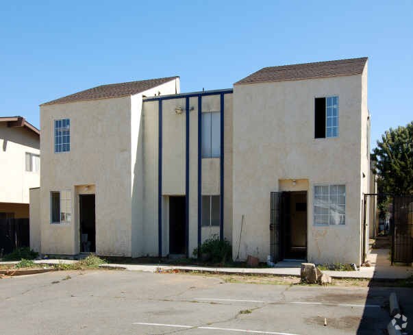 Building Photo - 756 S Magnolia Ave
