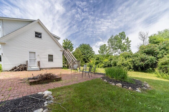 Building Photo - 1092 New Hampshire Rte 175