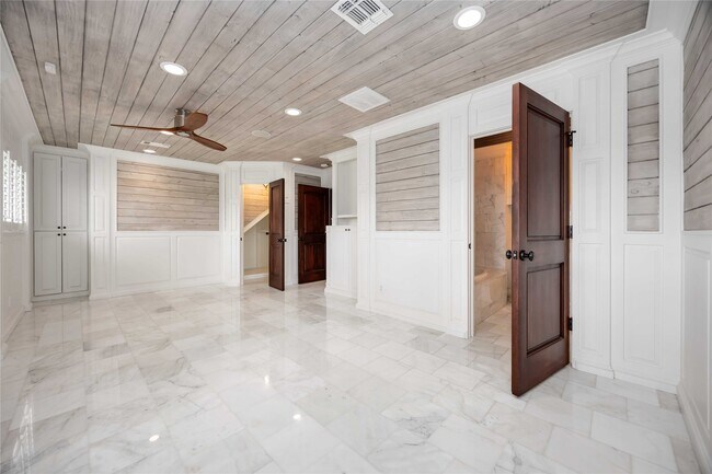 Building Photo - 4031 Fernwood Dr