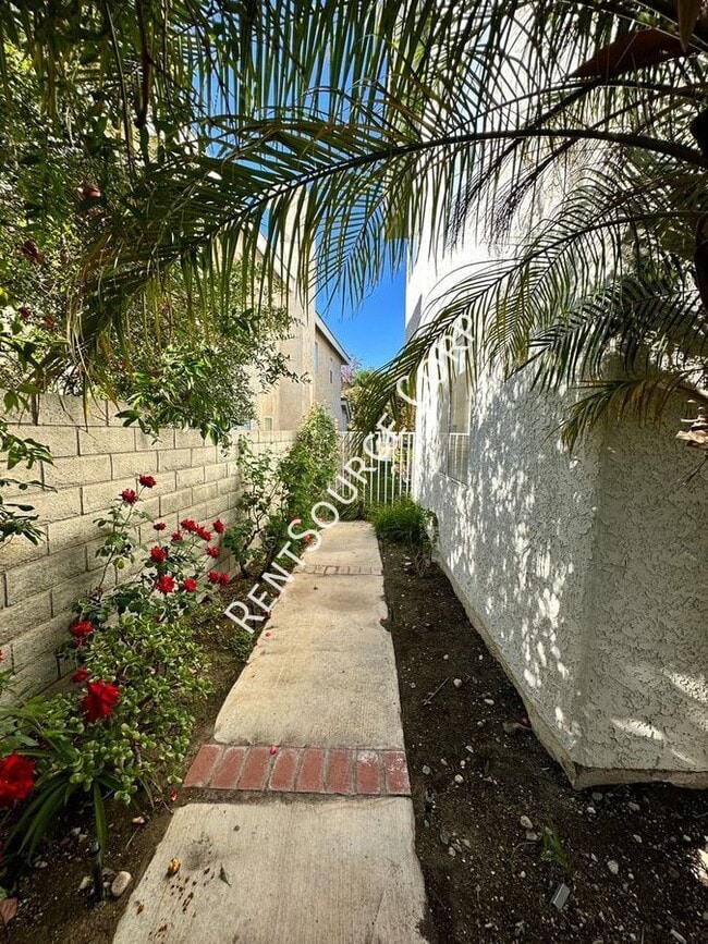 Building Photo - 25506 Paine Cir