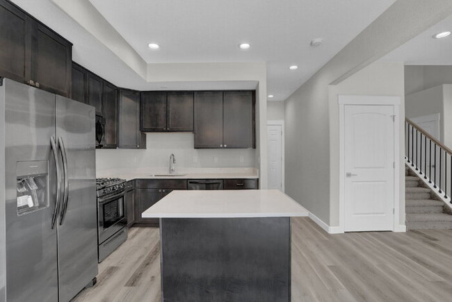 Building Photo - Modern 3-Bedroom Townhome – Conveniently L...