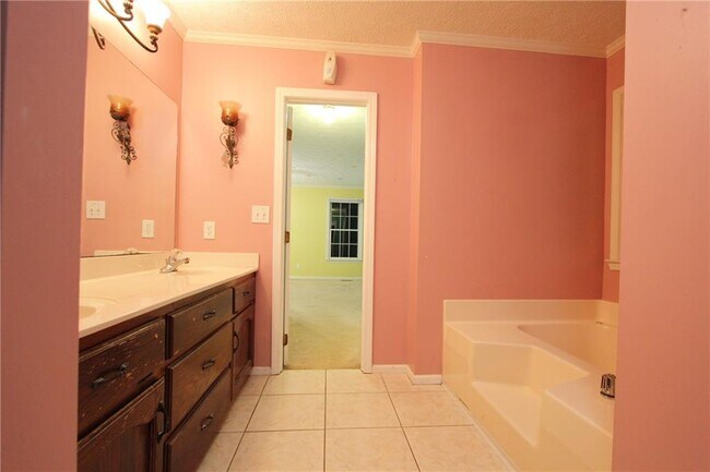 Building Photo - 818 Springlake Rd