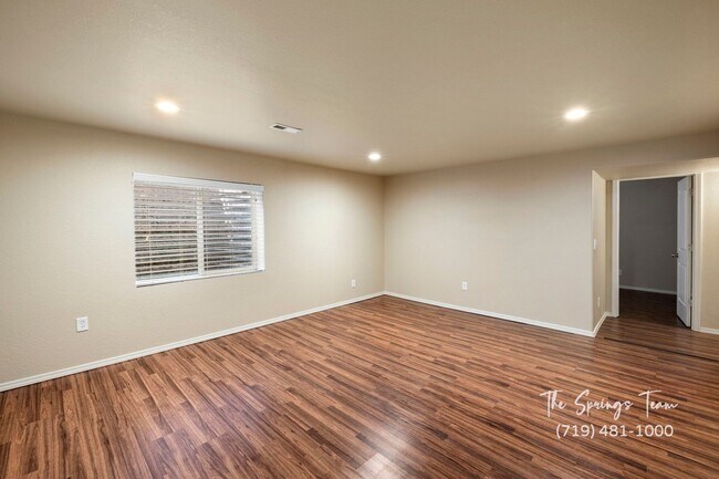 Building Photo - SPACIOUS SIX (6!!!) BD HOME IN LORSON RANCH!