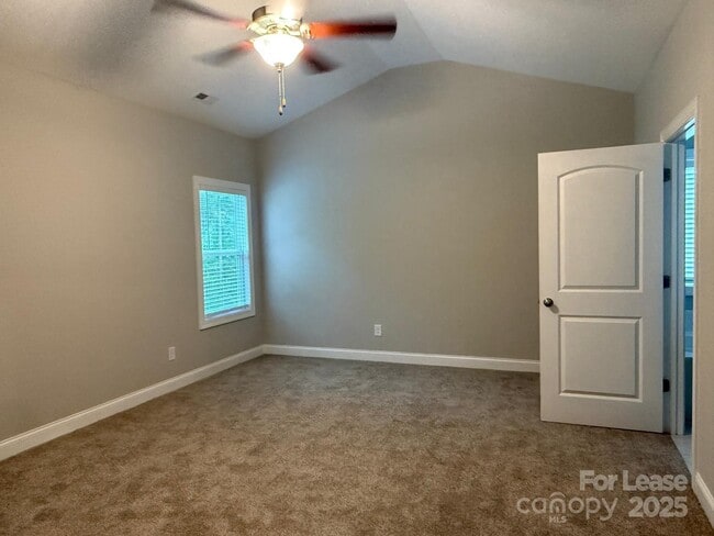 Building Photo - 121 Pine Eagle Dr