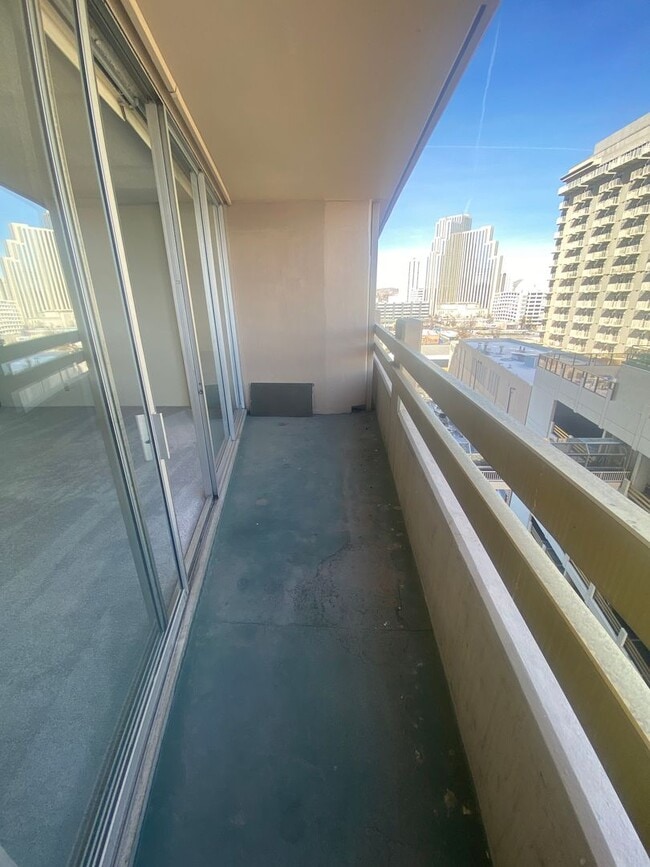 Building Photo - Artisan Towers Apartment for rent - 7th floor - Updated