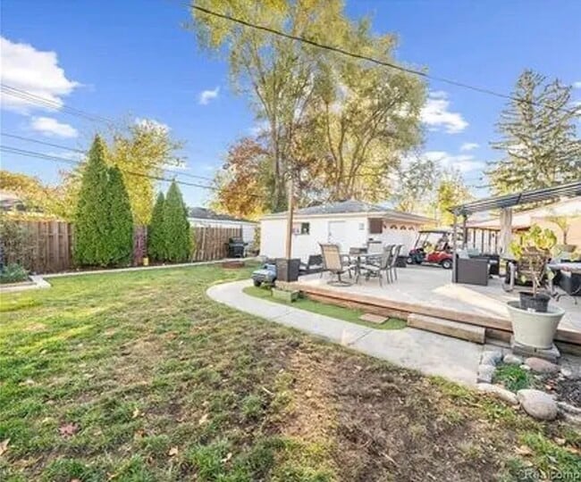 Building Photo - 6838 Moccasin St