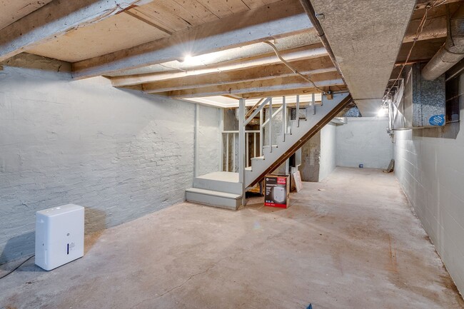 Building Photo - TAKE A SECOND LOOK AT THIS END-UNIT TOWNHOME