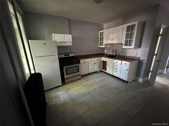 Building Photo - 46 Benkard Ave