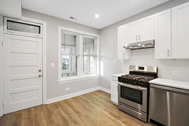 Building Photo - 2626 N Ridgeway Ave