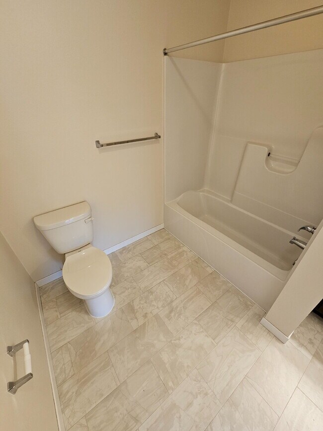 Building Photo - 2 Bedroom | 1 Bathroom 2nd Floor Apartment...