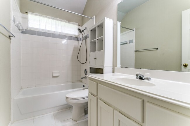 Building Photo - 3914 Randall Ln