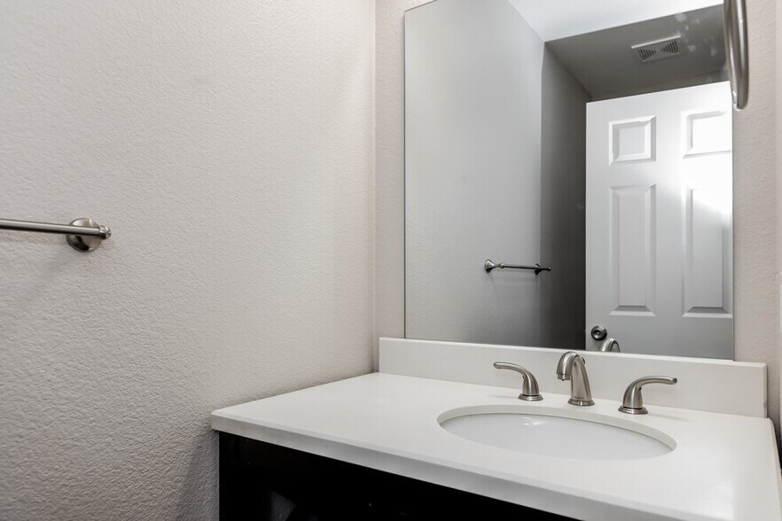 Building Photo - 5085 Wild Creek Falls Way