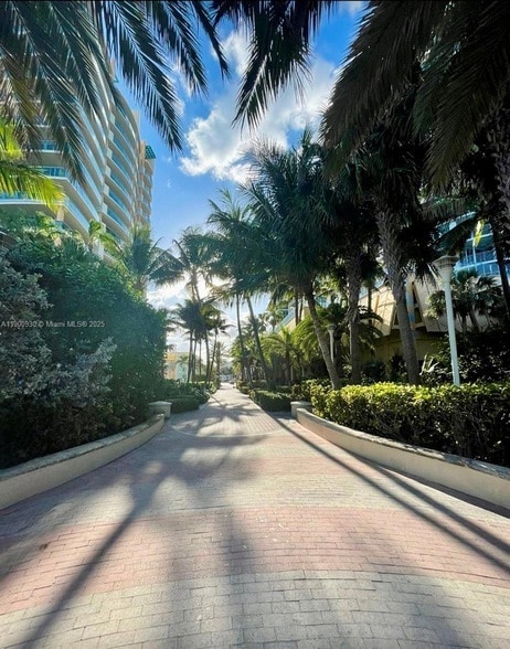 Building Photo - 1685 Jefferson Ave