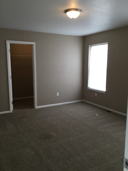 Building Photo - 2983 Cub Lake Dr