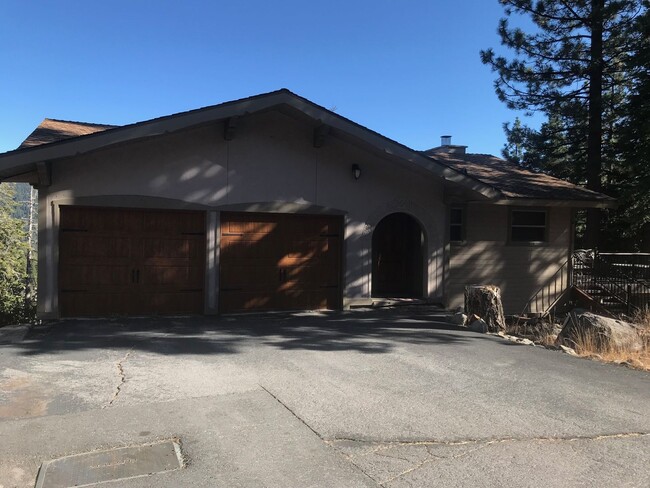 Building Photo - Beautiful Remodeled Mountain Home