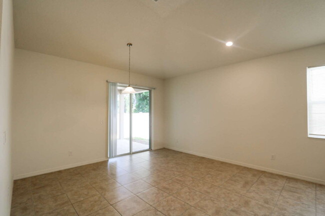 Building Photo - Stunning 3-Bedroom Retreat with 2 Full Bat...